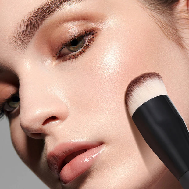 Foundation & Concealer Brush – Angled Makeup Brush for Liquid, Cream & Contour | Seamless Coverage