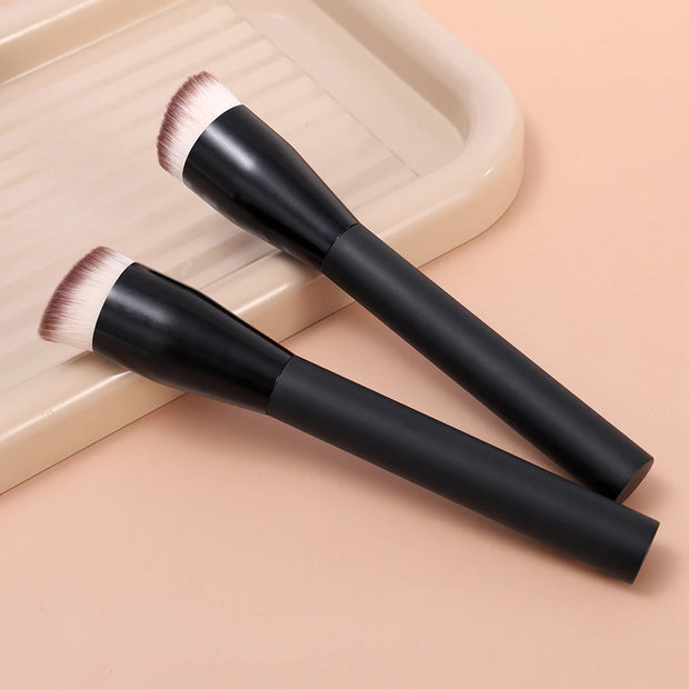 Foundation & Concealer Brush – Angled Makeup Brush for Liquid, Cream & Contour | Seamless Coverage