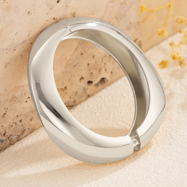 Smooth Water Drop Hug Bangle