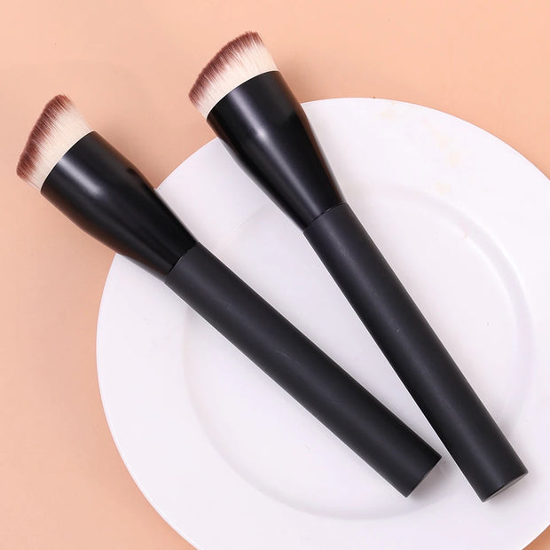 Foundation & Concealer Brush – Angled Makeup Brush for Liquid, Cream & Contour | Seamless Coverage